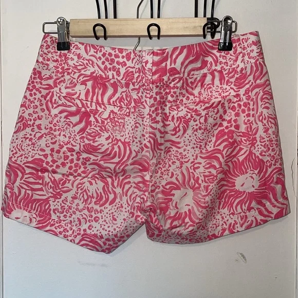 Lilly Pulitzer The Callahan Shorts Get Spotted Pink Lion design - Picture 4 of 9